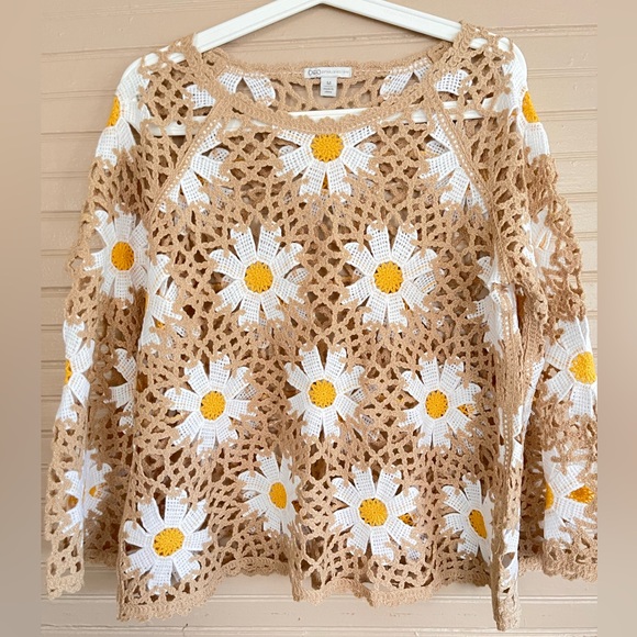 Cato Crochet Floral Lace Top - Tan and White with tank top Size M - Picture 5 of 8